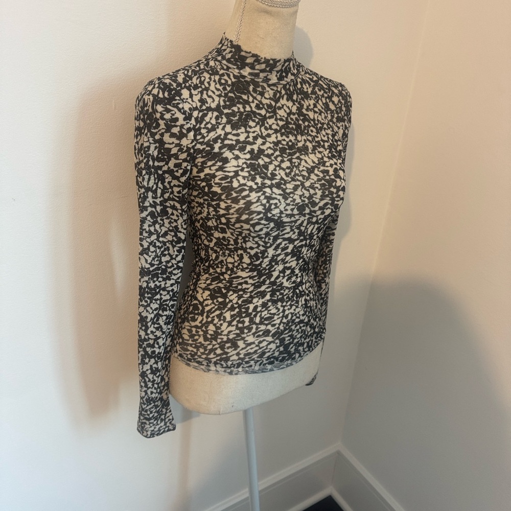 H&M mesh top - Picture 3 of 11